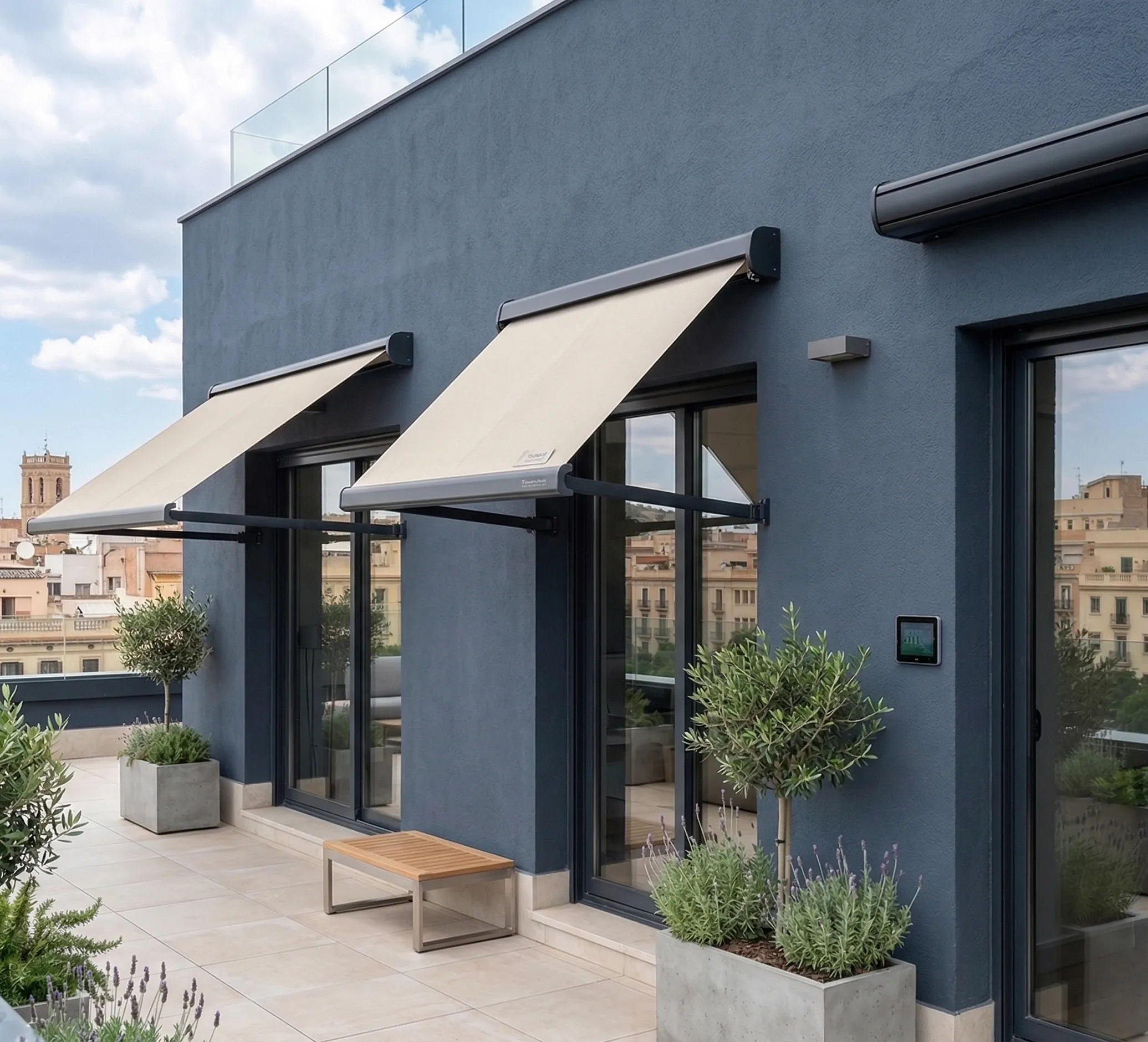 Instalación de toldo en bloque residencial de Granada