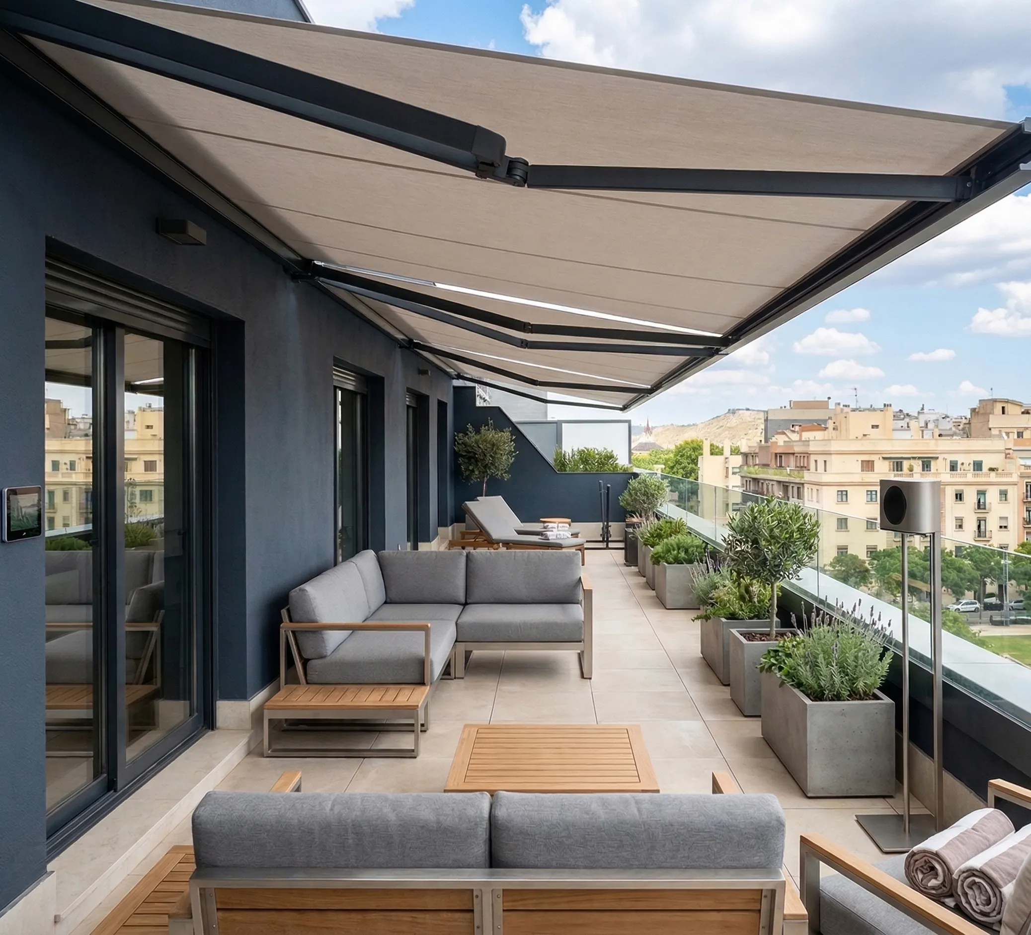 Toldo instalado en vivienda de Churriana de la Vega